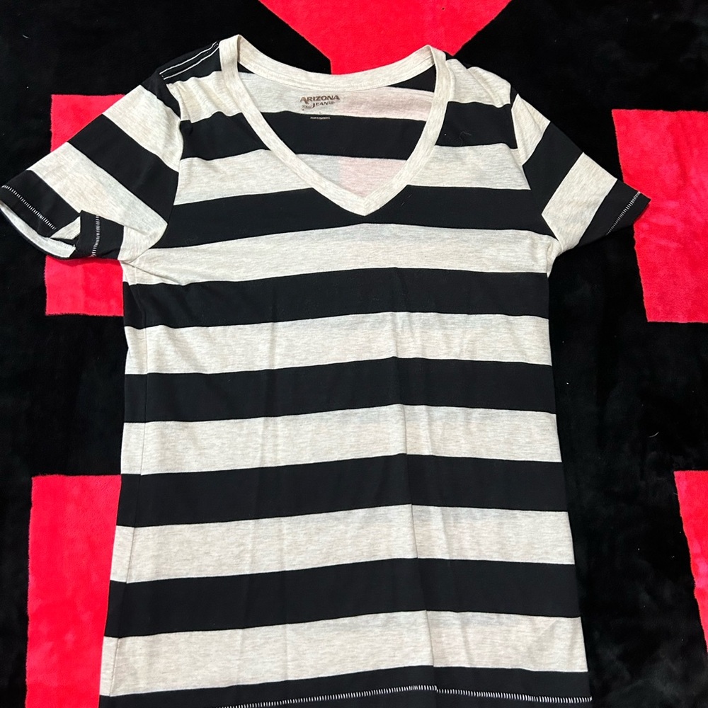 V Neck by Arizona Jeans